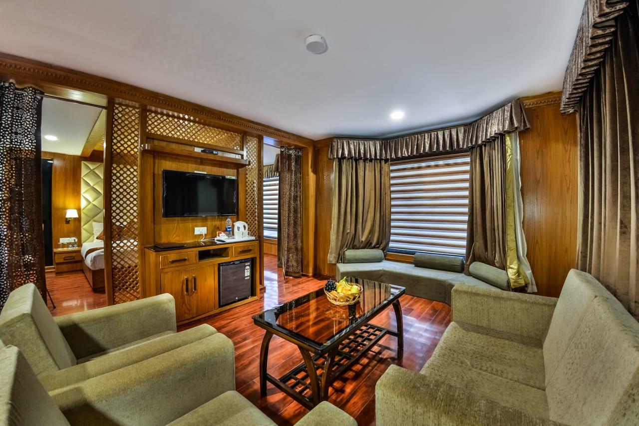 Royal Hillton Pahalgam Hotel Exterior photo